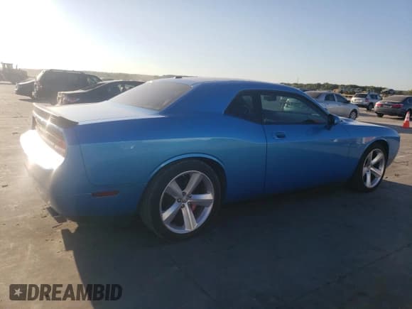 ✅ 2010 Dodge Challenger SRT-8 • VIN: 2B3CJ7DW0AH137102 • Lot: 66443504. Wystawiony na Copart z przebiegiem 86 225 mil. Bezpłatny archiwum sprzedaży aukcyjnych z USA i szczegółowy raport historii pojazdu na DreamBid. Zdjęcie 3.