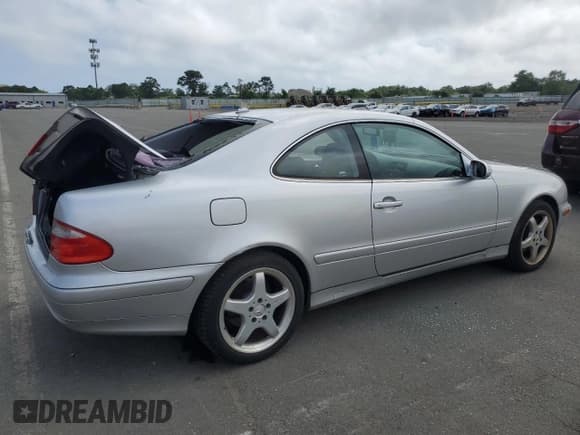 ✅ 2001 Mercedes-Benz CLK 320/430 • VIN: WDBLJ65G21T080256 • Lot: 64790435. Wystawiony na Copart z przebiegiem 86 302 mil. Bezpłatny archiwum sprzedaży aukcyjnych z USA i szczegółowy raport historii pojazdu na DreamBid. Zdjęcie 3.