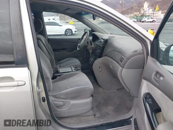 ✅ 2004 Toyota Sienna CE • VIN: 5TDZA23C44S153439 • Lot: 43388365. Listed on IAAI with 212,951 mi. Free auction sales archive from the USA and detailed vehicle history report at DreamBid. Image 5.