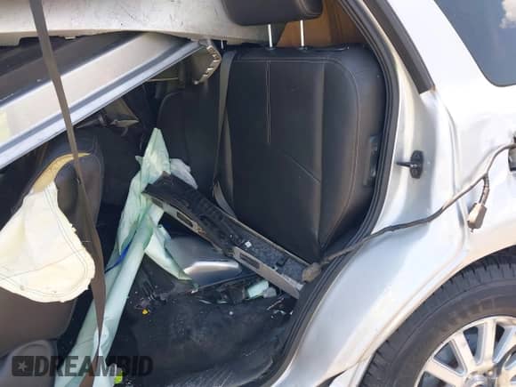 2010 Mercury Mariner Premier с VIN 4M2CN9HG3AKJ27247, выставлен на аукционе IAAI как лот 43011250 с пробегом 96 157 миль миль и . История ставок и продаж доступна на DreamBid. Изображение 8.