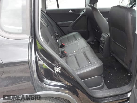 ✅ 2017 Volkswagen Tiguan S • VIN: WVGBV7AX3HW511978 • Lot: 42074955. Wystawiony na IAAI z przebiegiem 169 293 mil. Bezpłatny archiwum sprzedaży aukcyjnych z USA i szczegółowy raport historii pojazdu na DreamBid. Zdjęcie 8.