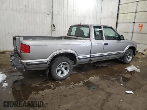✅ 1998 Chevrolet S-10 LS • VIN: 1GCCS1947WK194607 • Лот: 85561154. Опубликован ранее на Copart с пробегом 139 246 миль. Бесплатный доступ к архиву аукционных продаж из США и подробный отчёт об истории автомобиля на DreamBid. Изображение 3.