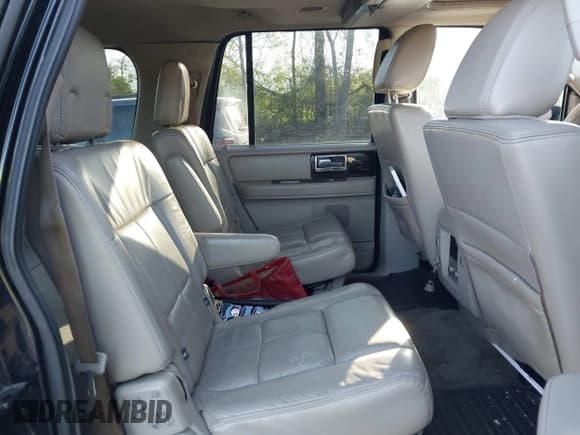 ✅ 2010 Lincoln Navigator • VIN: 5LMJJ3H56AEJ08445 • Lot: 41995164. Wystawiony na IAAI z przebiegiem 213 456 mil. Bezpłatny archiwum sprzedaży aukcyjnych z USA i szczegółowy raport historii pojazdu na DreamBid. Zdjęcie 8.