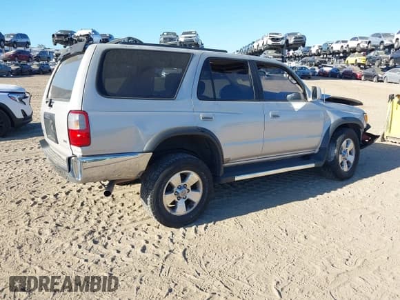 ✅ 1998 Toyota 4Runner SR5 • VIN: JT3GN86R0W0067697 • Lot: 43518602. Listed on IAAI with 199,264 mi. Free auction sales archive from the USA and detailed vehicle history report at DreamBid. Image 4.