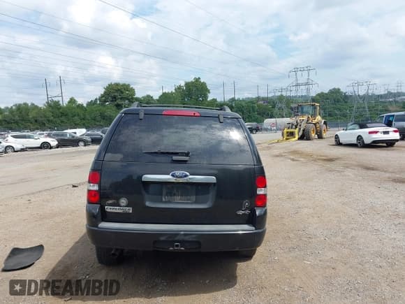 ✅ 2010 Ford Explorer Limited • VIN: 1FMEU7FE6AUA79489 • Lot: 42977651. Wystawiony na IAAI z przebiegiem 98 119 mil. Bezpłatny archiwum sprzedaży aukcyjnych z USA i szczegółowy raport historii pojazdu na DreamBid. Zdjęcie 17.