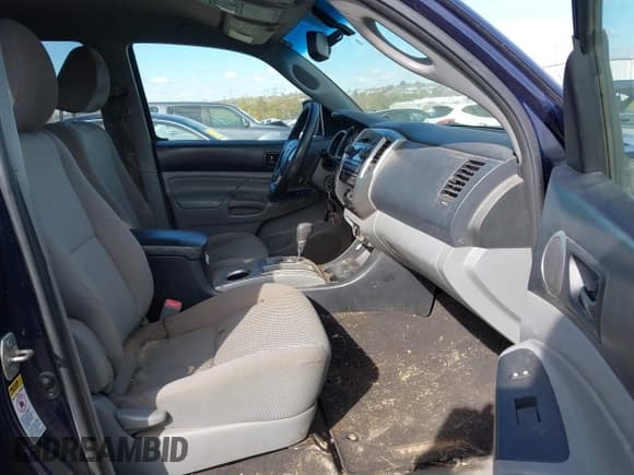 ✅ 2012 Toyota Tacoma • VIN: 3TMMU4FN6CM048961 • Lot: 43537105. Listed on IAAI with 138,890 mi. Free auction sales archive from the USA and detailed vehicle history report at DreamBid. Image 5.