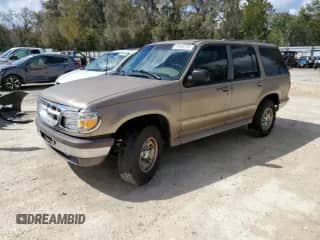 1997 Ford Explorer XL z VIN 1FMDU32E8VUD18279, wystawiony jako Copart lot #48486705 z przebiegiem 235 999 mil mil oraz Szkoda całkowita • Salvage title. Historia ofert i sprzedaży dostępna na DreamBid. Obrazek 1.