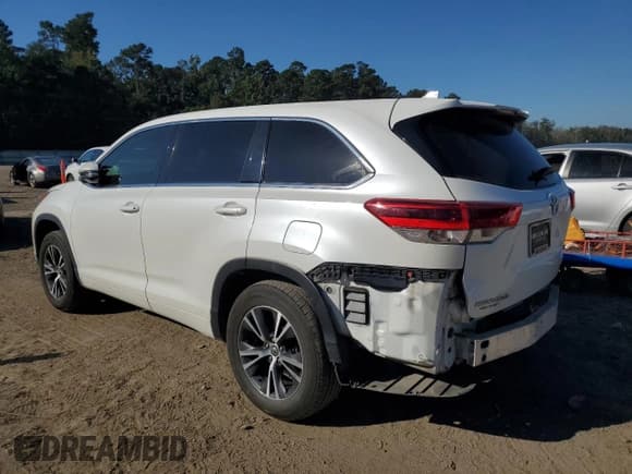 ✅ 2017 Toyota Highlander LE • VIN: 5TDZZRFH5HS219625 • Lot: 85897315. Listed on Copart with 111,944 mi. Free auction sales archive from the USA and detailed vehicle history report at DreamBid. Image 2.