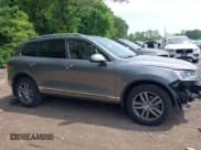 ✅ 2015 Volkswagen Touareg Sport • VIN: WVGEF9BP4FD007954 • Lot: 42437323. Wystawiony na IAAI z przebiegiem 152 654 mil. Bezpłatny archiwum sprzedaży aukcyjnych z USA i szczegółowy raport historii pojazdu na DreamBid. Zdjęcie 13.