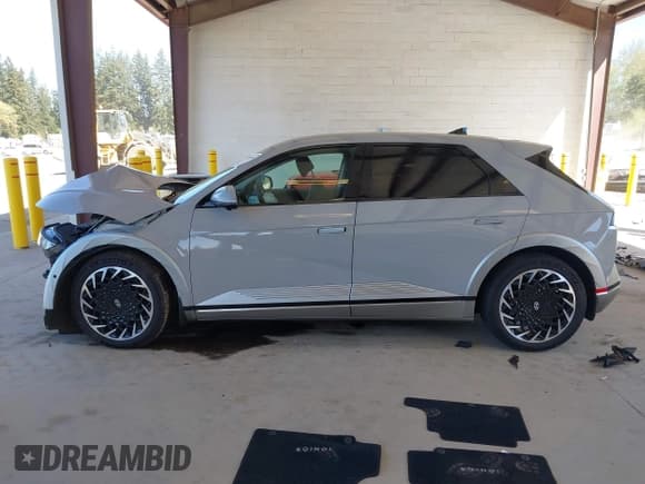 ✅ 2024 Hyundai Ioniq 5 Limited • VIN: KM8KRDDF8RU252813 • Lot: 42051294. Listed on IAAI with 18,258 mi. Free auction sales archive from the USA and detailed vehicle history report at DreamBid. Image 14.