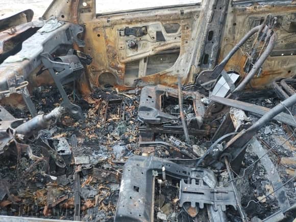 2008 Chevrolet Equinox LT z VIN 2CNDL63F886055662, wystawiony jako Copart lot #72621194 z przebiegiem Nie podano mil oraz Nie do naprawy • Non repairable. Historia ofert i sprzedaży dostępna na DreamBid. Obrazek 7.