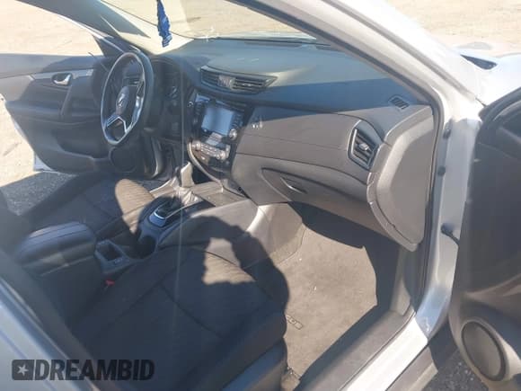 ✅ 2018 Nissan Rogue SV • VIN: 5N1AT2MVXJC712783 • Lot: 43445517. Wystawiony na IAAI z przebiegiem 113 388 mil. Bezpłatny archiwum sprzedaży aukcyjnych z USA i szczegółowy raport historii pojazdu na DreamBid. Zdjęcie 5.