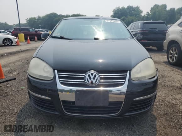 ✅ 2009 Volkswagen Jetta SE • VIN: 3VWRZ71K79M055185 • Lot: 67241205. Listed on Copart with 107,084 mi. Free auction sales archive from the USA and detailed vehicle history report at DreamBid. Image 5.