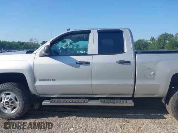 ✅ 2015 Chevrolet Silverado 2500HD LT • VIN: 1GC2KVEG8FZ101104 • Lot: 42563927. Wystawiony na IAAI z przebiegiem 60 419 mil. Bezpłatny archiwum sprzedaży aukcyjnych z USA i szczegółowy raport historii pojazdu na DreamBid. Zdjęcie 15.