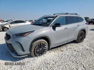 ✅ 2025 Toyota Highlander LE • VIN: 5TDKDRBH2SS589069 • Лот: 80578375. Опубликован ранее на Copart с пробегом 5 239 миль. Бесплатный доступ к архиву аукционных продаж из США и подробный отчёт об истории автомобиля на DreamBid. Изображение 1.
