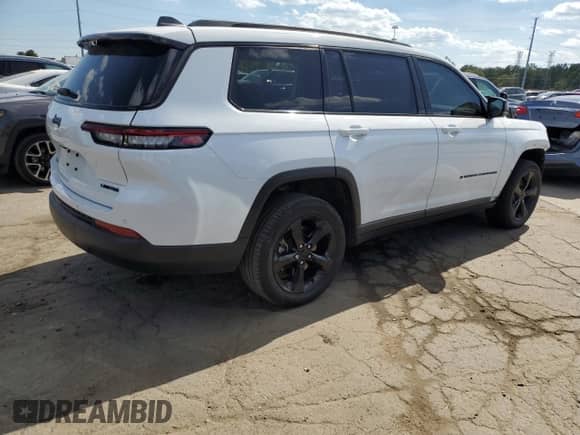 2023 Jeep Grand Cherokee Limited with VIN 1C4RJKBG9P8863708, listed as a Copart auction lot 70349925 with 31,560 mi miles and Salvage title. Bid and sale history available at DreamBid. Image 3.