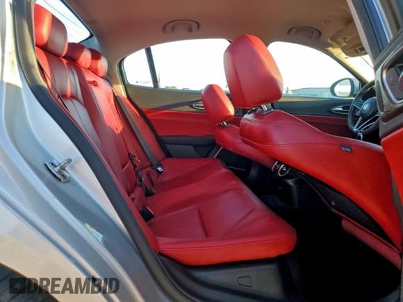 ✅ 2019 Alfa Romeo Giulia Sport • VIN: ZARFAMAN1K7597989 • Лот: 94126845. Опубликован ранее на Copart с пробегом 83 965 миль. Бесплатный доступ к архиву аукционных продаж из США и подробный отчёт об истории автомобиля на DreamBid. Изображение 10.