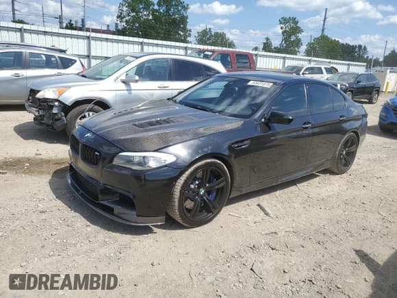 ✅ 2013 BMW M5 • VIN: WBSFV9C50DD096291 • Lot: 63431875. Wystawiony na Copart z przebiegiem 86 701 mil. Bezpłatny archiwum sprzedaży aukcyjnych z USA i szczegółowy raport historii pojazdu na DreamBid. Zdjęcie 1.