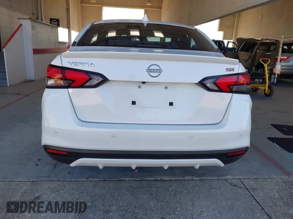 ✅ 2023 Nissan Versa SR • VIN: 3N1CN8FV2PL810777 • Lot: 43516285. Wystawiony na IAAI z przebiegiem 11 332 mil. Bezpłatny archiwum sprzedaży aukcyjnych z USA i szczegółowy raport historii pojazdu na DreamBid. Zdjęcie 16.