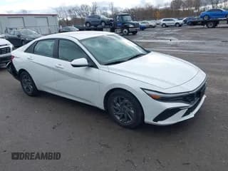 ✅ 2024 Hyundai Elantra SEL • VIN: KMHLM4DG9RU702738 • Lot: 43606772. Wystawiony na IAAI z przebiegiem 41 282 mil. Bezpłatny archiwum sprzedaży aukcyjnych z USA i szczegółowy raport historii pojazdu na DreamBid. Zdjęcie 1.