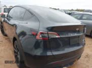 ✅ 2024 Tesla Model Y • VIN: 7SAYGDEDXRF091832 • Lot: 43562899. Wystawiony na IAAI z przebiegiem 9 525 mil. Bezpłatny archiwum sprzedaży aukcyjnych z USA i szczegółowy raport historii pojazdu na DreamBid. Zdjęcie 3.