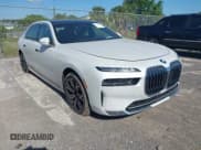 ✅ 2024 BMW i7 eDrive50 • VIN: WBY43EJ04RCR84042 • Lot: 41968036. Wystawiony na IAAI z przebiegiem 10 548 mil. Bezpłatny archiwum sprzedaży aukcyjnych z USA i szczegółowy raport historii pojazdu na DreamBid. Zdjęcie 1.