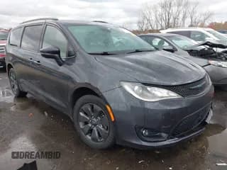 ✅ 2020 Chrysler Pacifica Hybrid Limited • VIN: 2C4RC1N74LR251205 • Лот: 43675212. Опубликован ранее на IAAI с пробегом 75 060 миль. Бесплатный доступ к архиву аукционных продаж из США и подробный отчёт об истории автомобиля на DreamBid. Изображение 1.