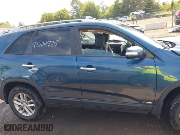 ✅ 2015 Kia Sorento LX • VIN: 5XYKTDA70FG557173 • Lot: 43224875. Listed on IAAI with 82,579 mi. Free auction sales archive from the USA and detailed vehicle history report at DreamBid. Image 14.