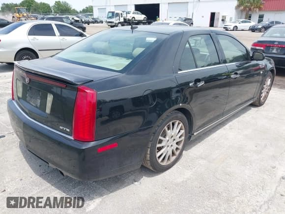 ✅ 2008 Cadillac STS RWD • VIN: 1G6DW67V080113935 • Lot: 42093130. Wystawiony na IAAI z przebiegiem 223 508 mil. Bezpłatny archiwum sprzedaży aukcyjnych z USA i szczegółowy raport historii pojazdu na DreamBid. Zdjęcie 4.
