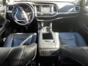 ✅ 2017 Toyota Highlander Limited • VIN: 5TDDZRFH6HS432559 • Лот: 82474565. Опубликован ранее на Copart с пробегом 85 058 миль. Бесплатный доступ к архиву аукционных продаж из США и подробный отчёт об истории автомобиля на DreamBid. Изображение 8.