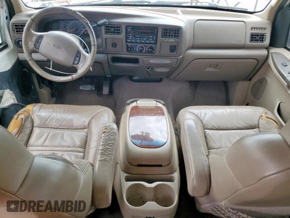 ✅ 2000 Ford Excursion Limited • VIN: 1FMNU42SXYEC01446 • Lot: 58023065. Listed on Copart with 233,341 mi. Free auction sales archive from the USA and detailed vehicle history report at DreamBid. Image 8.