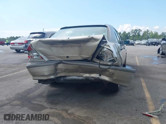 ✅ 1998 Mercedes-Benz C 230/260/280/320 • VIN: WDBHA23G1WA627408 • Lot: 42691561. Wystawiony na IAAI z przebiegiem 106 277 mil. Bezpłatny archiwum sprzedaży aukcyjnych z USA i szczegółowy raport historii pojazdu na DreamBid. Zdjęcie 6.