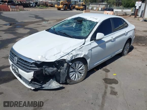 ✅ 2020 Volkswagen Jetta S • VIN: 3VWC57BU4LM102844 • Lot: 42301988. Wystawiony na IAAI z przebiegiem 49 501 mil. Bezpłatny archiwum sprzedaży aukcyjnych z USA i szczegółowy raport historii pojazdu na DreamBid. Zdjęcie 2.