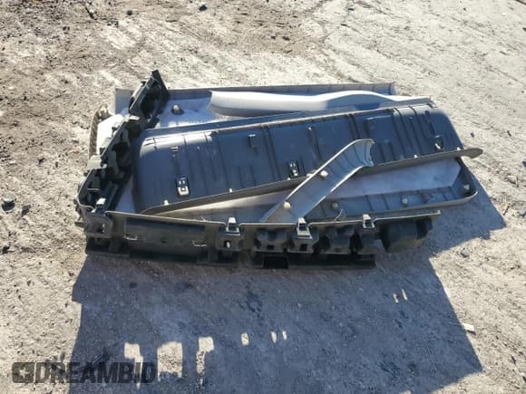 ✅ 2013 Toyota Sienna LE • VIN: 5TDKK3DC5DS323908 • Lot: 91250005. Wystawiony na Copart z przebiegiem 121 149 mil. Bezpłatny archiwum sprzedaży aukcyjnych z USA i szczegółowy raport historii pojazdu na DreamBid. Zdjęcie 13.