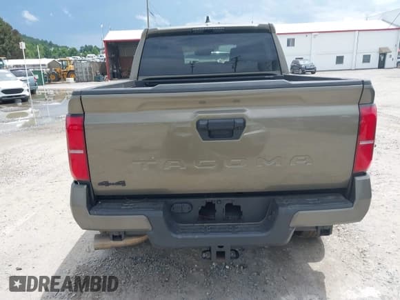 ✅ 2025 Toyota Tacoma SR • VIN: 3TMLB5JN8SM108333 • Лот: 42528079. Опубликован ранее на IAAI с пробегом 3 596 миль. Бесплатный доступ к архиву аукционных продаж из США и подробный отчёт об истории автомобиля на DreamBid. Изображение 16.