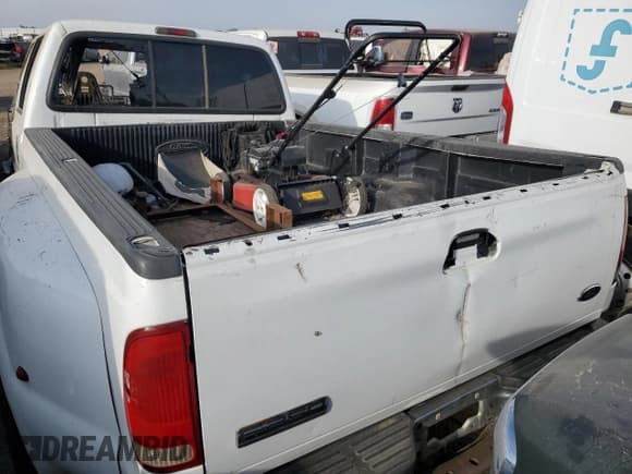 ✅ 2005 Ford F-350 XL • VIN: 1FTWW32P65EB43968 • Lot: 75749604. Wystawiony na Copart z przebiegiem Nie podano. Bezpłatny archiwum sprzedaży aukcyjnych z USA i szczegółowy raport historii pojazdu na DreamBid. Zdjęcie 6.