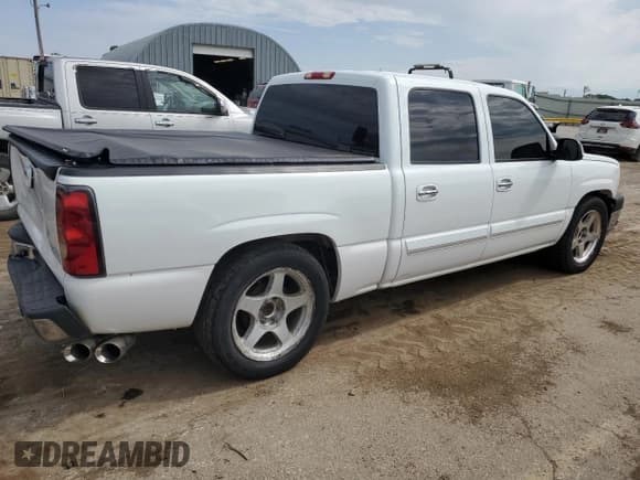 ✅ 2005 Chevrolet Silverado 1500 LS • VIN: 2GCEC13T651297389 • Лот: 66815424. Опубликован ранее на Copart с пробегом 125 878 миль. Бесплатный доступ к архиву аукционных продаж из США и подробный отчёт об истории автомобиля на DreamBid. Изображение 3.