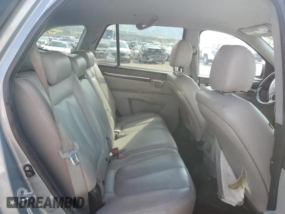 ✅ 2009 Hyundai Santa Fe GLS • VIN: 5NMSG13D29H255996 • Lot: 75030804. Listed on Copart with 176,586 mi. Free auction sales archive from the USA and detailed vehicle history report at DreamBid. Image 10.