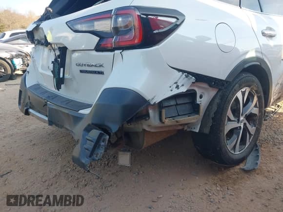 ✅ 2020 Subaru Outback Touring XT • VIN: 4S4BTGPD1L3247706 • Lot: 43710662. Listed on IAAI with 69,816 mi. Free auction sales archive from the USA and detailed vehicle history report at DreamBid. Image 17.