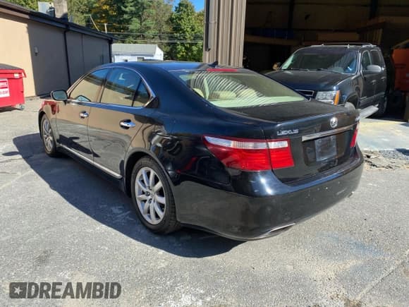 ✅ 2007 Lexus LS 460 • VIN: JTHBL46F875038347 • Лот: 70403125. Опубликован ранее на Copart с пробегом 259 466 миль. Бесплатный доступ к архиву аукционных продаж из США и подробный отчёт об истории автомобиля на DreamBid. Изображение 3.