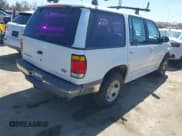 ✅ 1997 Ford Explorer Eddie Bauer • VIN: 1FMDU32X8VZB55461 • Lot: 41826098. Wystawiony na IAAI z przebiegiem 23 304 mil. Bezpłatny archiwum sprzedaży aukcyjnych z USA i szczegółowy raport historii pojazdu na DreamBid. Zdjęcie 4.