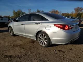 ✅ 2013 Hyundai Sonata SE • VIN: 5NPEC4AC2DH795655 • Lot: 76769834. Listed on Copart with 175,783 mi. Free auction sales archive from the USA and detailed vehicle history report at DreamBid. Image 2.