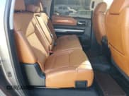 ✅ 2015 Toyota Tundra Platinum • VIN: 5TFGY5F14FX178112 • Lot: 79628704. Wystawiony na Copart z przebiegiem 120 310 mil. Bezpłatny archiwum sprzedaży aukcyjnych z USA i szczegółowy raport historii pojazdu na DreamBid. Zdjęcie 10.