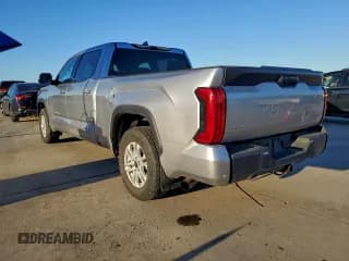 ✅ 2023 Toyota Tundra SR5 • VIN: 5TFLA5EC9PX014314 • Лот: 94642155. Опубликован ранее на Copart с пробегом 33 941 миль. Бесплатный доступ к архиву аукционных продаж из США и подробный отчёт об истории автомобиля на DreamBid. Изображение 2.
