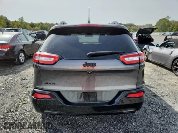 ✅ 2018 Jeep Cherokee Latitude • VIN: 1C4PJMCB4JD599091 • Lot: 84226905. Wystawiony na Copart z przebiegiem 98 669 mil. Bezpłatny archiwum sprzedaży aukcyjnych z USA i szczegółowy raport historii pojazdu na DreamBid. Zdjęcie 6.