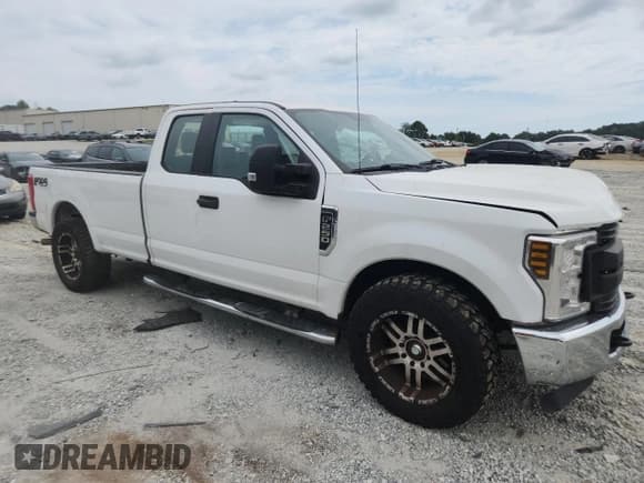 ✅ 2019 Ford F-250 XL • VIN: 1FT7X2A6XKEF63264 • Lot: 81758035. Listed on Copart with 111,999 mi. Free auction sales archive from the USA and detailed vehicle history report at DreamBid. Image 4.