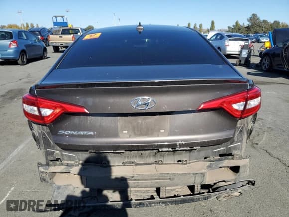 ✅ 2017 Hyundai Sonata SE • VIN: 5NPE24AF9HH589039 • Lot: 86880525. Wystawiony na Copart z przebiegiem 88 208 mil. Bezpłatny archiwum sprzedaży aukcyjnych z USA i szczegółowy raport historii pojazdu na DreamBid. Zdjęcie 6.
