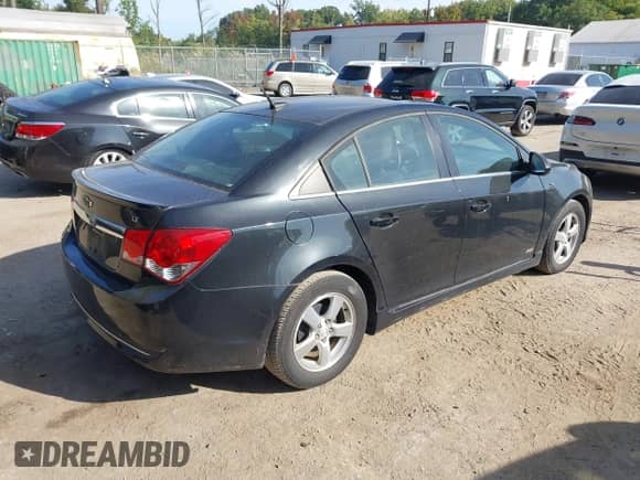 ✅ 2013 Chevrolet Cruze 1LT • VIN: 1G1PC5SB1D7136127 • Lot: 43345973. Wystawiony na IAAI z przebiegiem 83 312 mil mil. Skorzystaj z bezpłatnego archiwum sprzedaży aukcyjnych z USA i zobacz szczegółowy raport historii pojazdu na DreamBid. Zdjęcie 4.