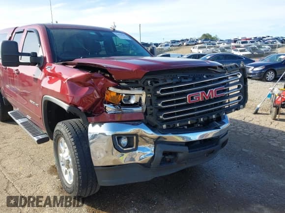 ✅ 2015 GMC Sierra 2500HD SLE • VIN: 1GT22YEG6FZ138198 • Lot: 41624549. Wystawiony na IAAI z przebiegiem 84 438 mil. Bezpłatny archiwum sprzedaży aukcyjnych z USA i szczegółowy raport historii pojazdu na DreamBid. Zdjęcie 6.