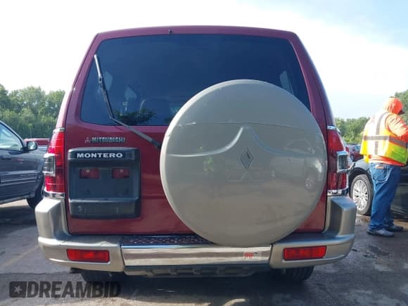 ✅ 2001 Mitsubishi Montero Limited • VIN: JA4MW51R21J039835 • Лот: 43006425. Опубликован ранее на IAAI с пробегом 220 983 миль. Бесплатный доступ к архиву аукционных продаж из США и подробный отчёт об истории автомобиля на DreamBid. Изображение 13.